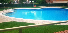 Aire acond, Piscina y parking hasta 4 adul y 2 niños Apts, Adelfas 1hab 2 salones con 3 sofas